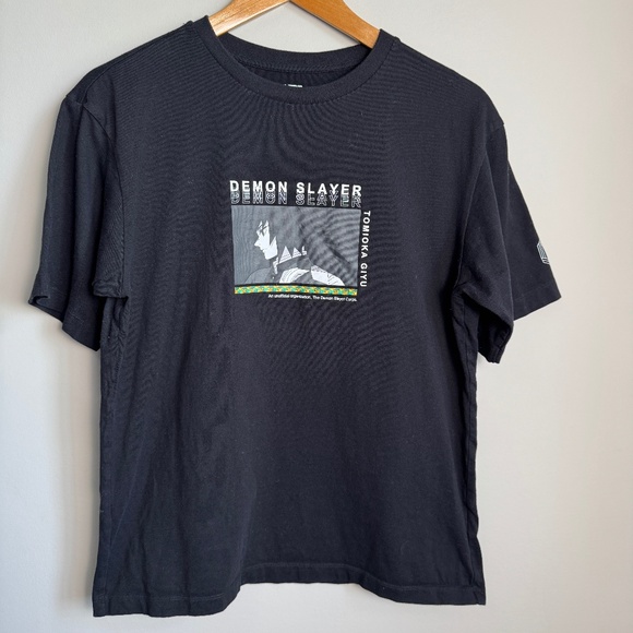 Uniqlo UT Demon Slayer Kimetsu No Yaiba Men's Tomioka‎ Giyu T-shirt Black Large - Picture 1 of 12